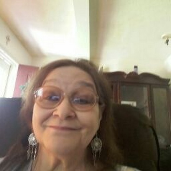 Meet your Posher, Debra - Picture 1 of 1